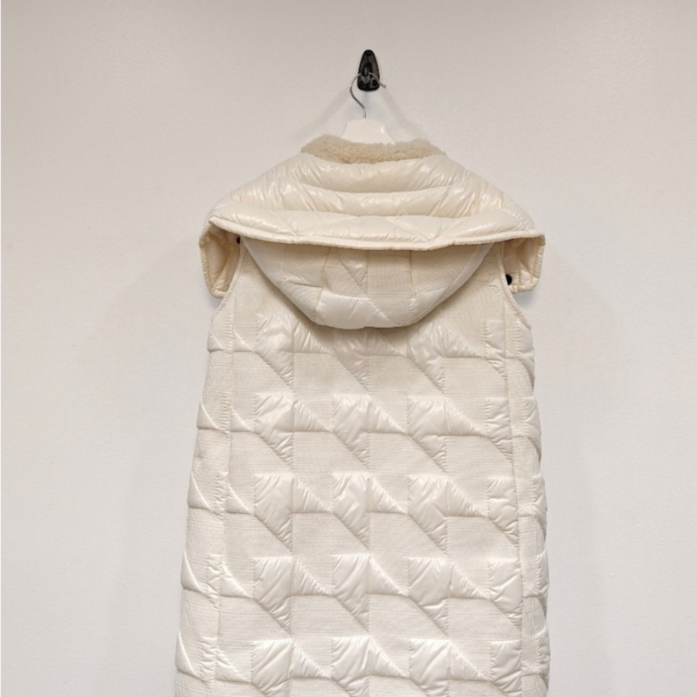 Moncler Grenoble White Quilted Jacket Vest with Shearling Collar - Picture 12 of 15